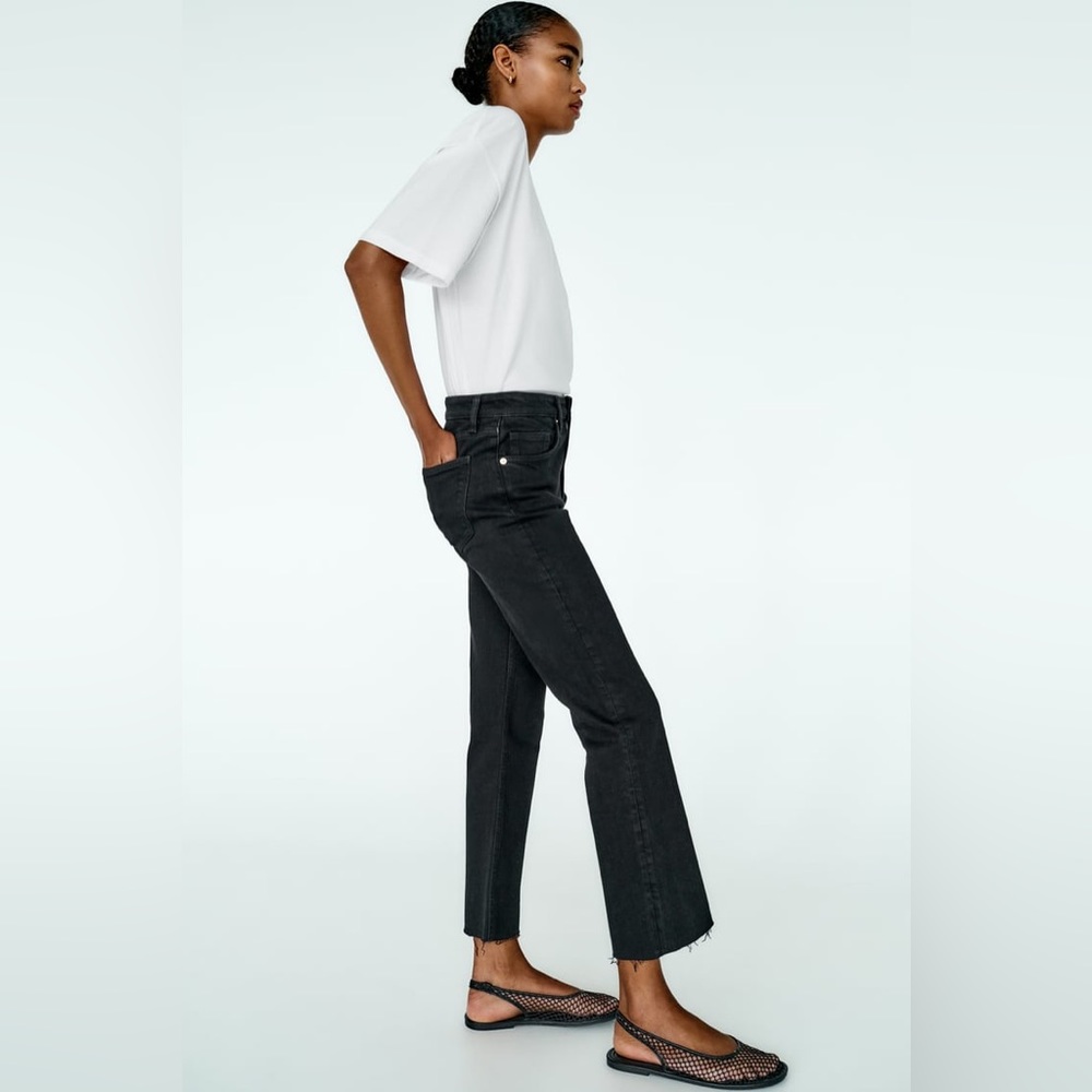 ZARA TRF Mid-Rise Flare Cropped Jeans Women’s US Size 4